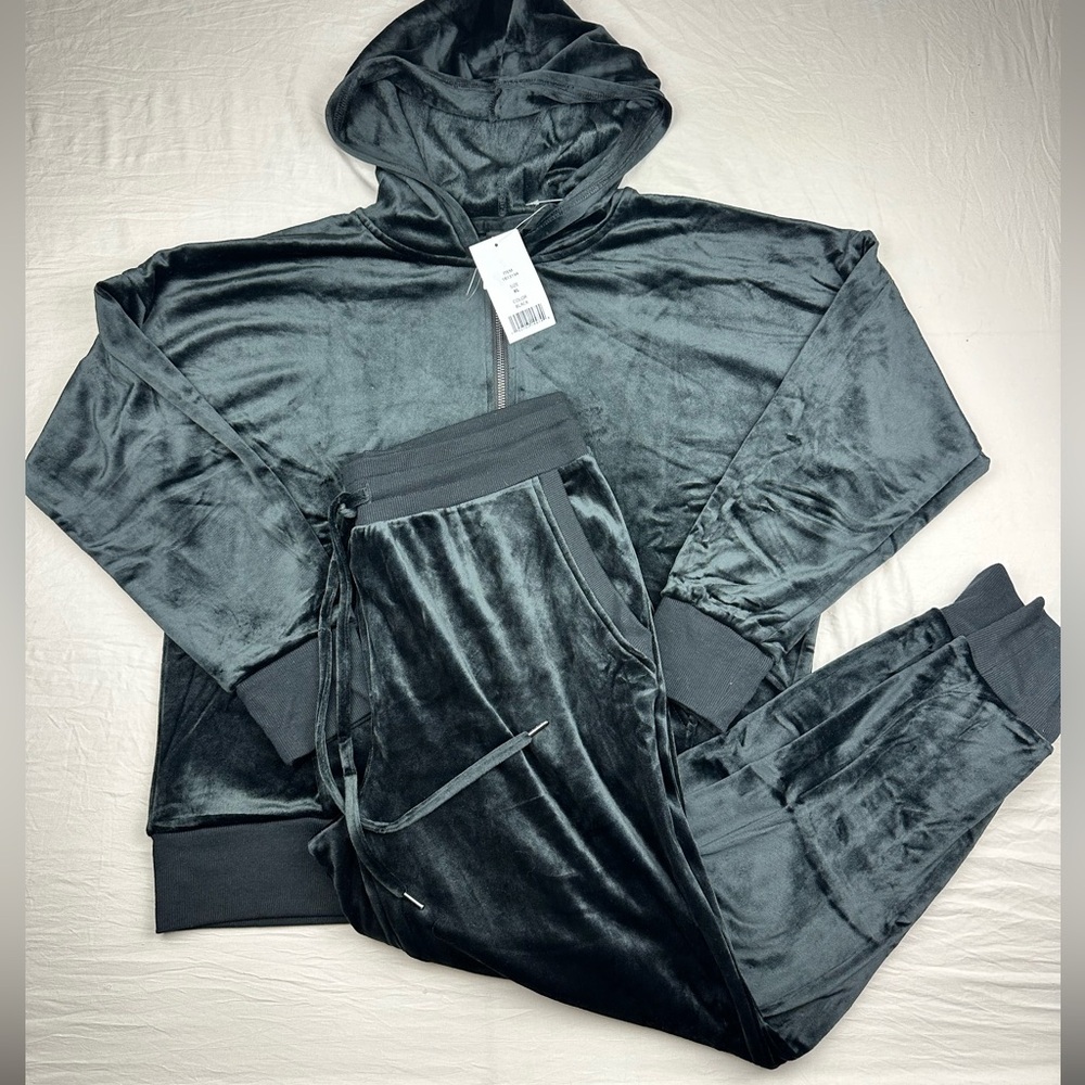 Felina Velour women’s Hoodie and Jogger Set in Black size XL new